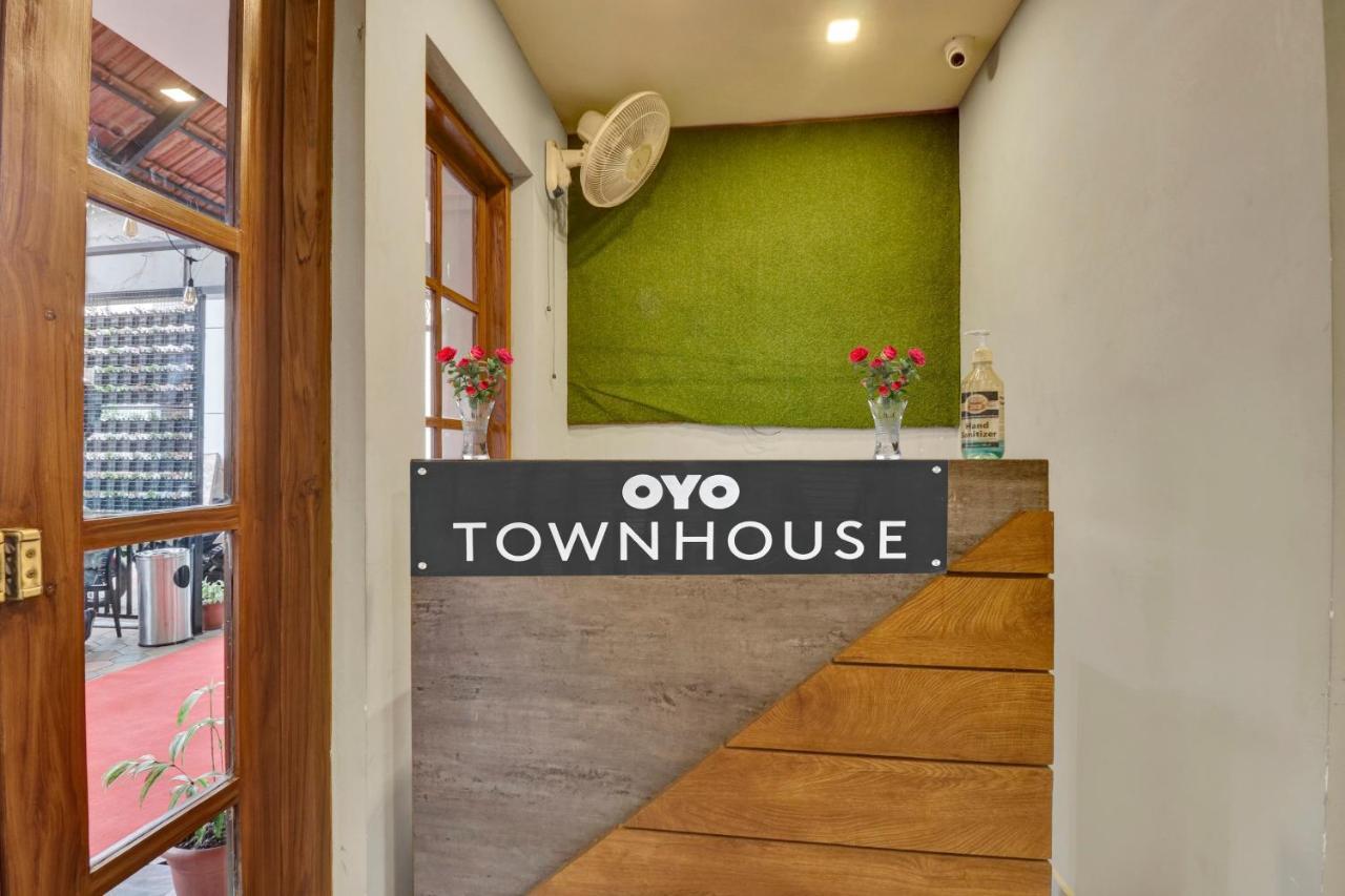 Oyo Townhouse 1070 Ramis Plaza Tullipurmbu Exterior photo