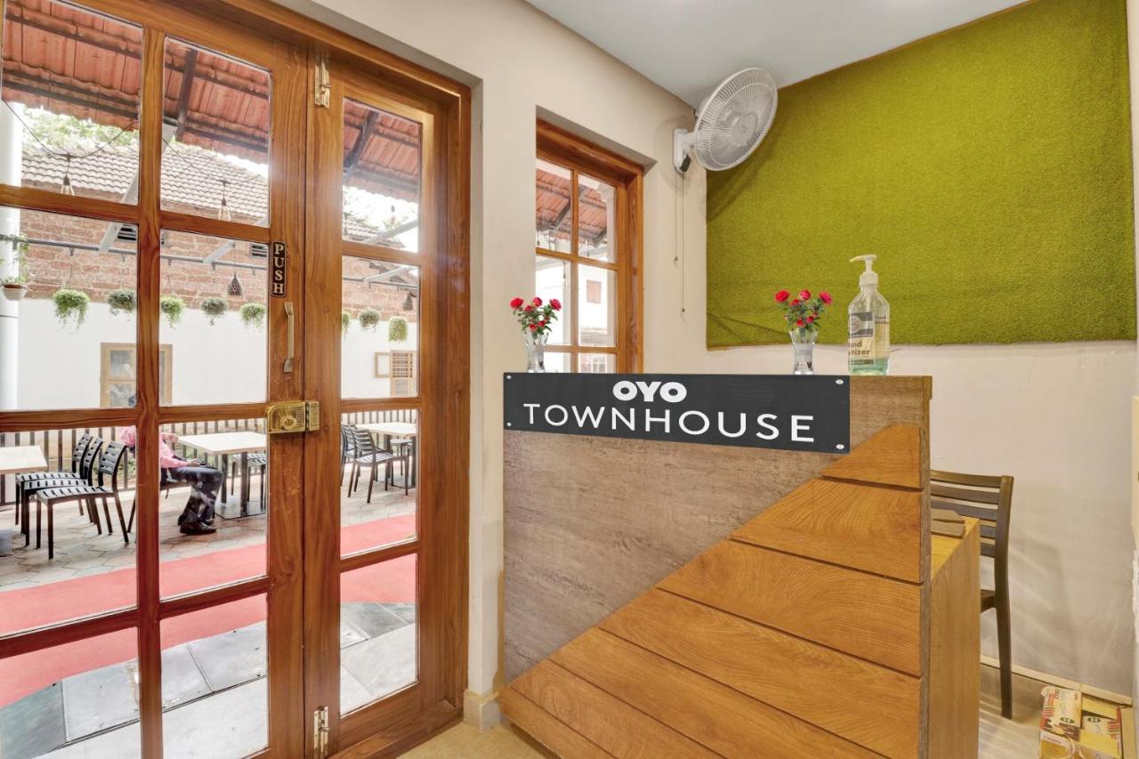 Oyo Townhouse 1070 Ramis Plaza Tullipurmbu Exterior photo