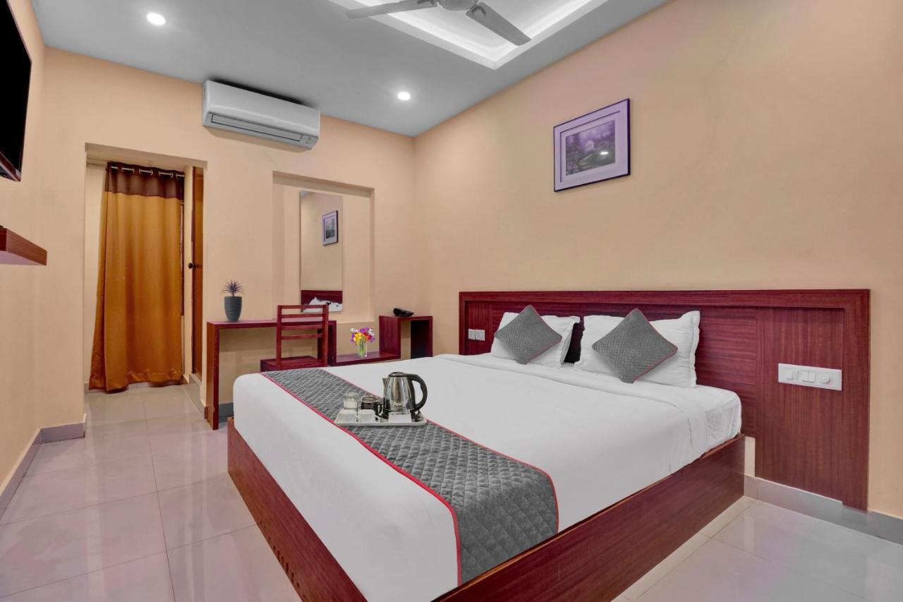 Oyo Townhouse 1070 Ramis Plaza Tullipurmbu Exterior photo