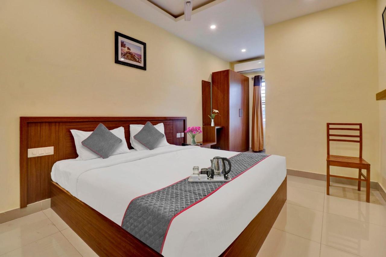 Oyo Townhouse 1070 Ramis Plaza Tullipurmbu Exterior photo